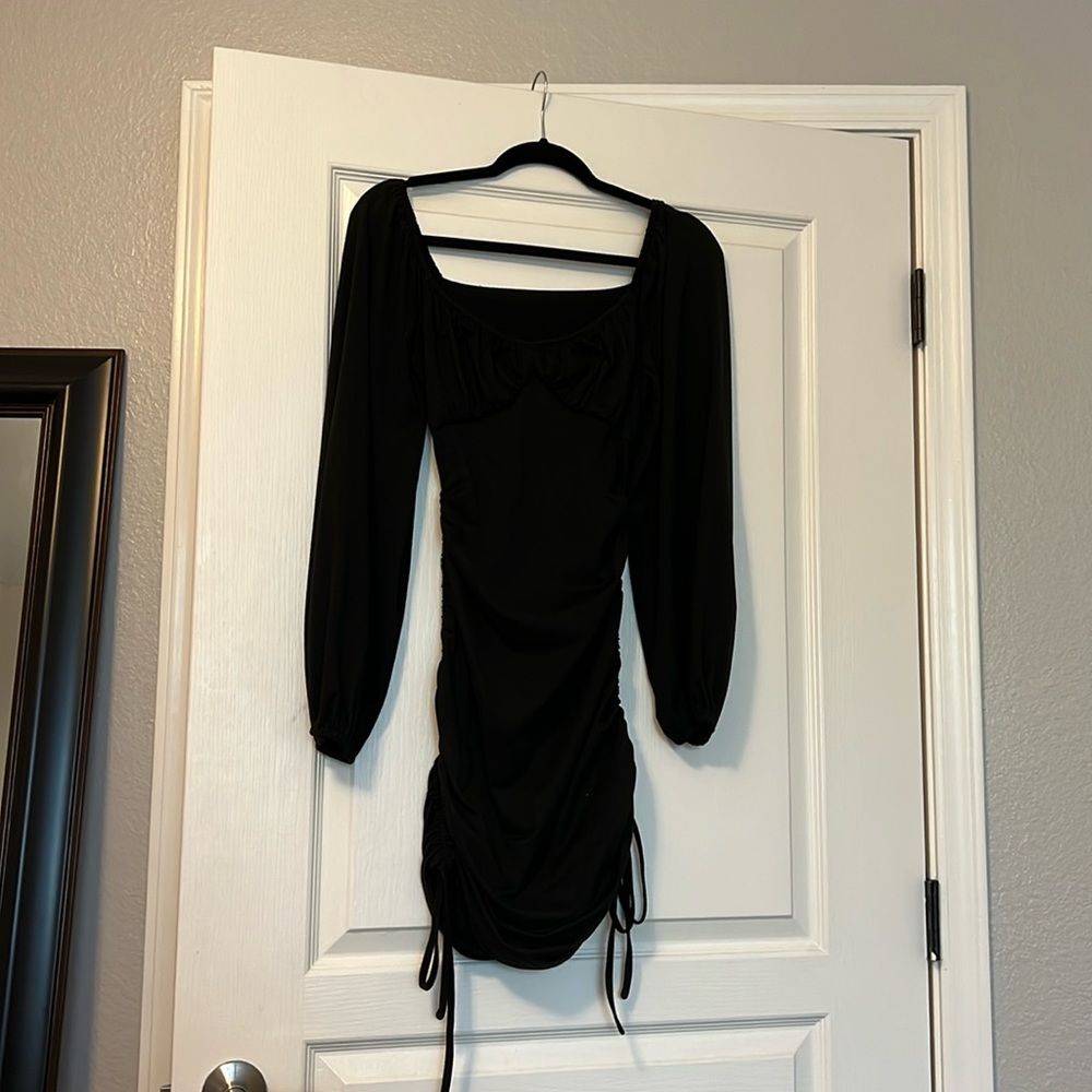 Black bodycon dress